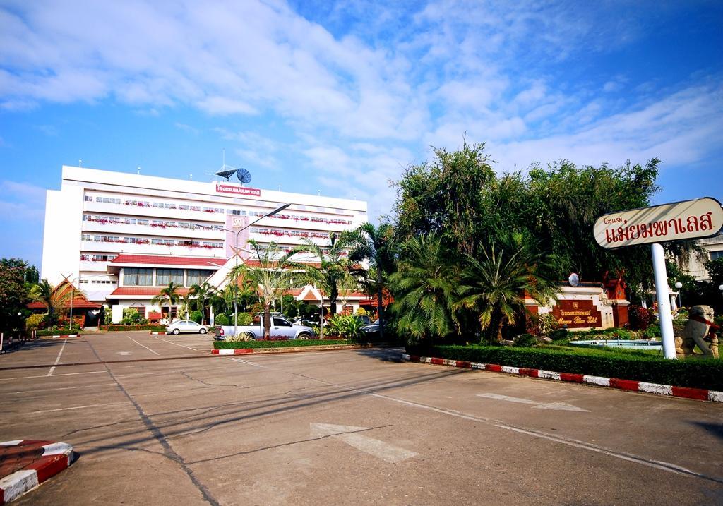 Maeyom Palace Hotel Phrae Exterior photo