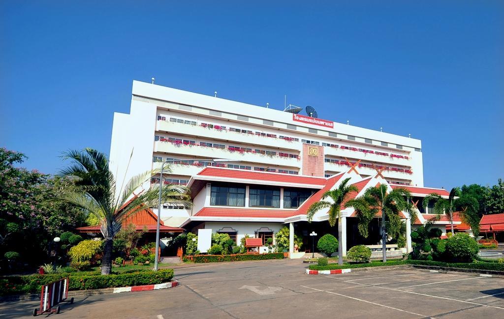 Maeyom Palace Hotel Phrae Exterior photo